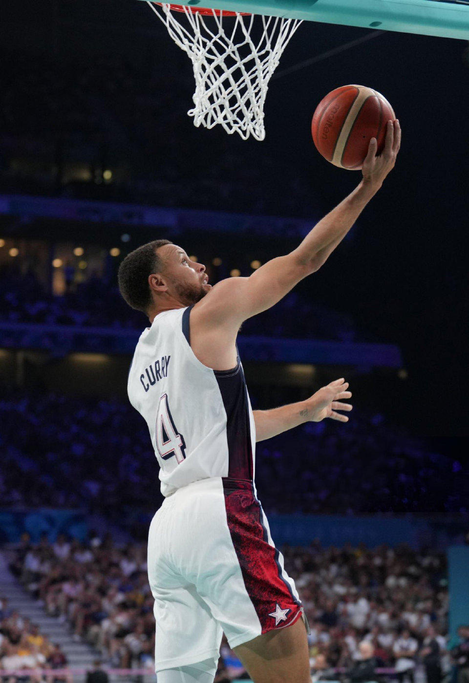 防守强度被 防守强度被